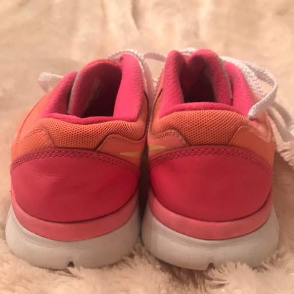 Gorgeous coral pink women’s Nike flex run sz. 6 - Picture 3 of 8